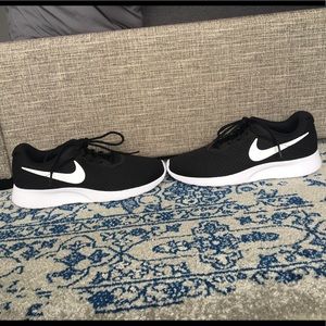 Nike Tanjun Sneakers